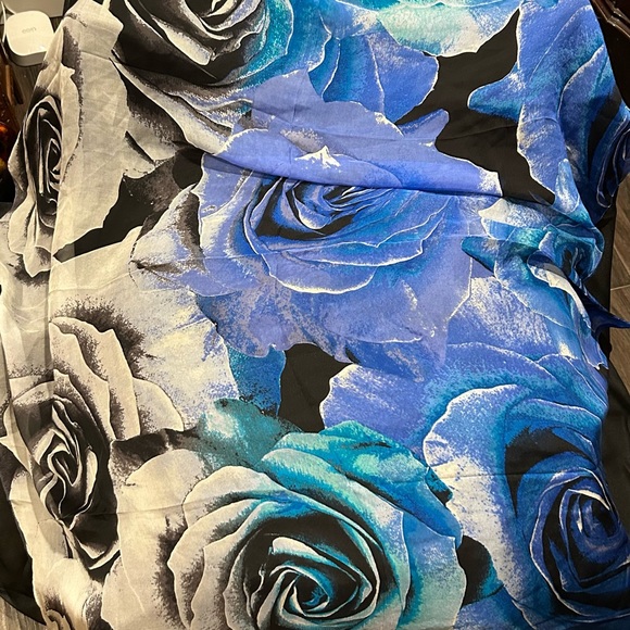 Vince Camuto blues, black and white silk scarf. So unique - Picture 7 of 8